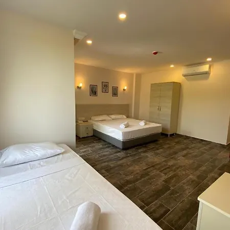 Dream Town Hotel&restaurant Otel 3*