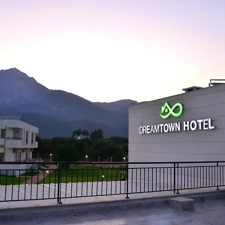 Dream Town Hotel&restaurant ケメル