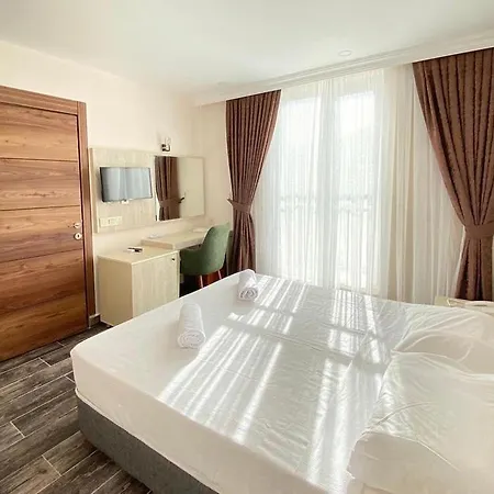 Dream Town Hotel&restaurant ホテル 3*