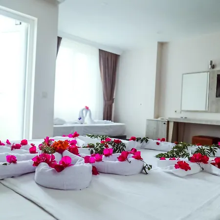 Dream Town Hotel&restaurant ホテル 3*